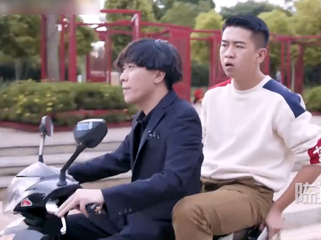 Video Clip Cười - Chàng trai được sếp hộ tống bằng "xe xịn" đi đám cưới người yêu cũ