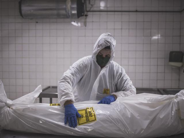 Thế giới - Quốc gia đầu tiên trên thế giới bắt buộc toàn dân đeo 2 khẩu trang để ngăn Covid-19