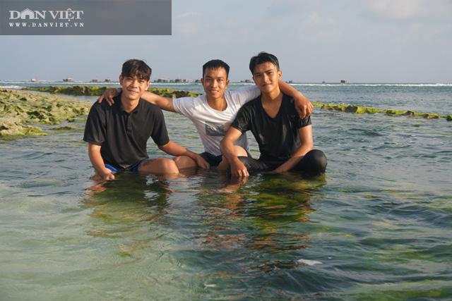 Du lịch sau Tết: Mê hoặc rêu xanh nơi sóng tự tình với đá ở đảo Lý Sơn - 5