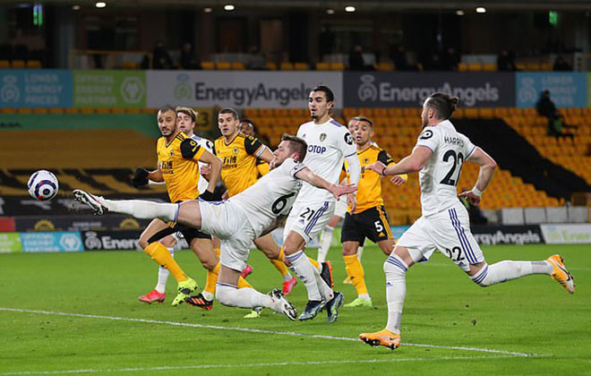 Video Wolverhampton - Leeds: Bàn đá phản quá đen đủi, tiếc nuối phút 90+3 - 1