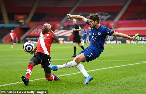 Southampton bình tĩnh chống đỡ những đợt tấn công của Chelsea