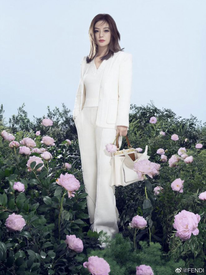 Triệu Vy sang chảnh đầy khí chất trong loạt ảnh đầu xuân - 3