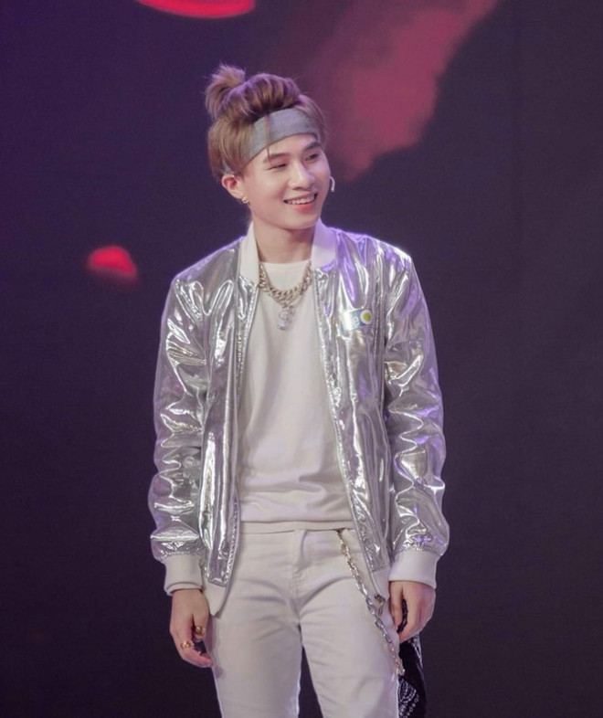 Mỹ nam tuổi Sửu: Trong vòng một năm Jack lên đời phong cách thời trang như idol Hàn - 2