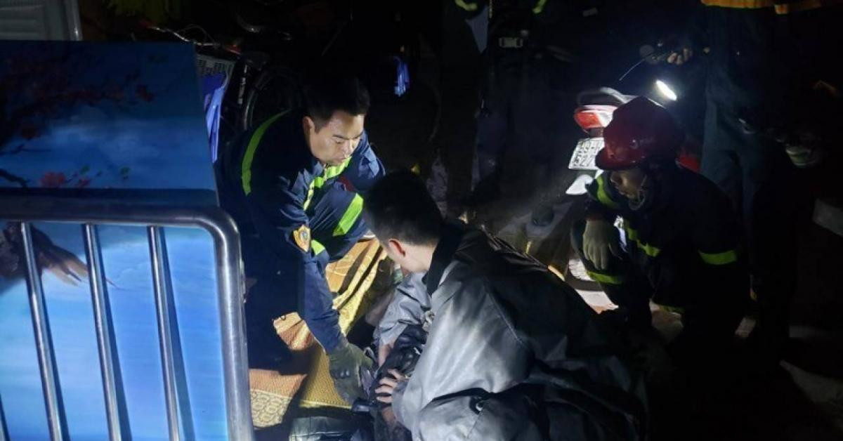 Tin tức trong ngày - 6 người ngạt khói thoát nạn an toàn tại đám cháy trong đêm