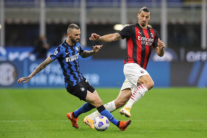 Trận đấu giữa AC Milan (áo đỏ) và Inter diễn ra hấp dẫn