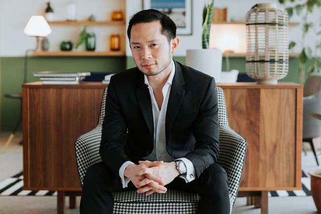 Darren Chan khởi nghiệp lần đầu với việc lập nền tảng đặt vé nghe nhạc trực tuyến đầu tiên ở Malaysia. Sau đó, nền tảng này được Tune Studios mua lại.
