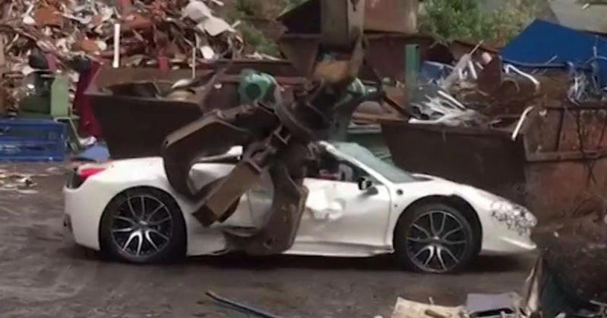 Tin tức ô tô - Cảnh sát bị kiện vì phá huỷ chiếc Ferrari