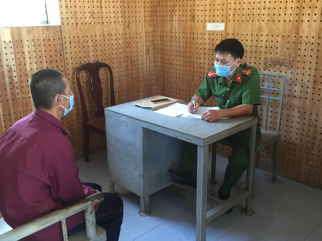 CQĐT lấy lời khai đối tượng Nguyễn Tấn Phát.