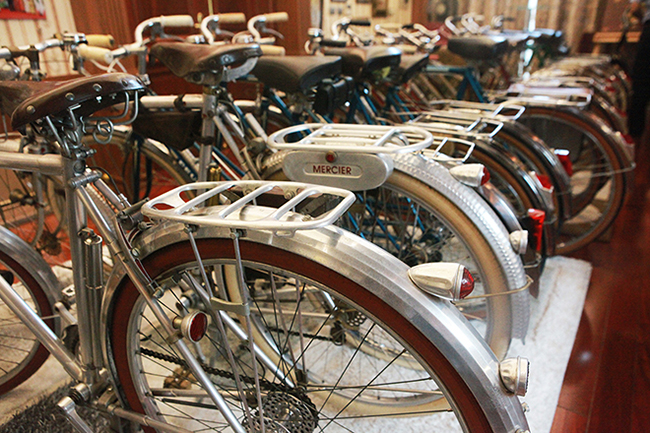 Sau gần 20 năm lặn lội khắp các nước châu Âu kiếm tìm và mua lại, đến nay bộ sưu tập của ông Đào Xuân Tình đã có tổng cộng gần 200 chiếc xe đạp Peugeot được sản xuất tại Cộng hòa Pháp. Chiếc nhiều tuổi nhất được sản xuất từ năm 1918 và chiếc gần đây nhất là những chiếc được sản xuất năm 1988
