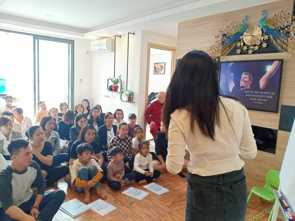 Tại Công ty TNHH Themphaco, Chị Nguyễn Thị Thêm đã giúp đỡ rất nhiều chị em phụ nữ, mẹ bỉm sữa có cơ hội học hỏi, kinh doanh