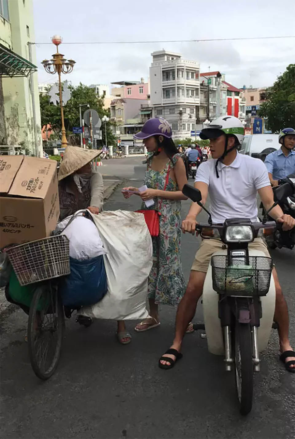 "Cầu thủ ghi bàn nhiều nhất lịch sử đội tuyển VN” cùng vợ giám đốc lộ cuộc sống thật gây choáng - 4