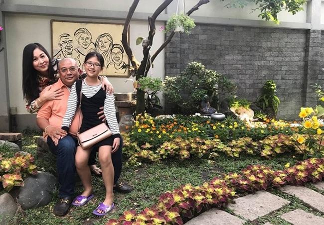 Tổ ấm hiện tại của vợ chồng Hồng Vân cũng thuôc dạng khủng, là một căn nhà rộng rãi tại TP.HCM&nbsp;với 1 khu vườn riêng biệt.&nbsp;Mỗi khi có thời gian rảnh rỗi, Hồng Vân cùng ông xã&nbsp;Lê Tuấn Anh và các con thường về gia trang riêng&nbsp;trị giá &#34;bạc tỷ&#34;&nbsp;ở Vũng Tàu để nghỉ ngơi.&nbsp;
