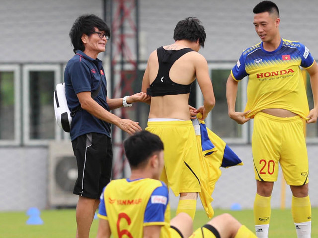 Bóng đá - VFF chính thức giữ chân thành công "Thần y" được thầy Park mời về