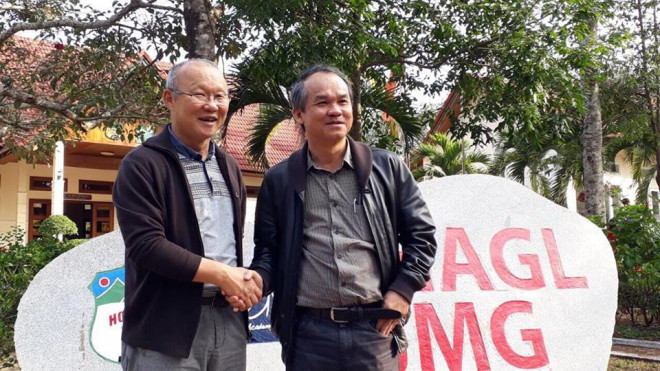 Bầu Đức tìm và mời ông Park về dẫn dắt các đội tuyển Việt Nam...