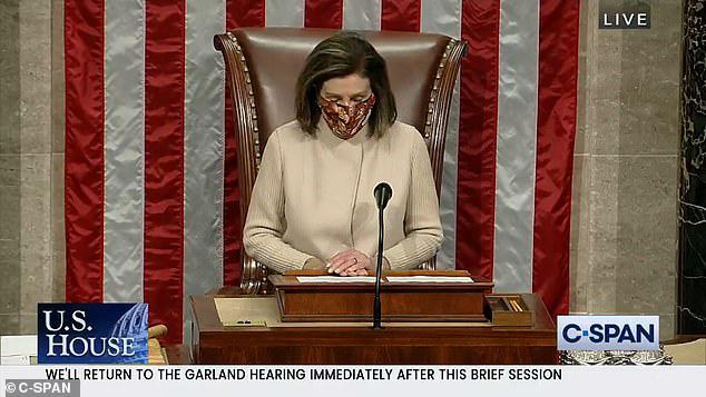 Chủ tịch Hạ viện Nancy Pelosi dành một phút mặc niệm cho những công dân Mỹ thiệt mạng vì Covid-19. Ảnh: C-Span