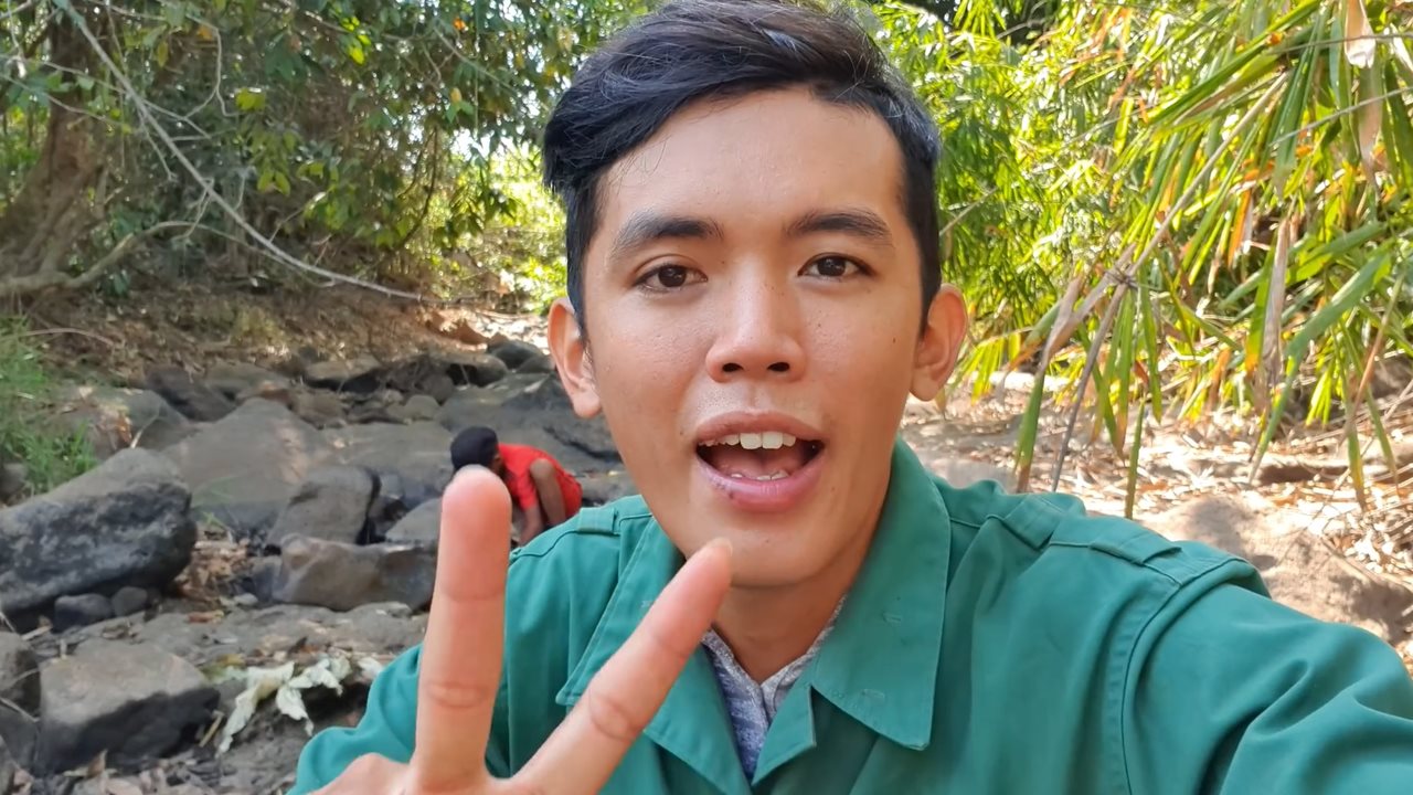 YouTuber phụ hồ “nghèo nhất VN” bất ngờ lấy vợ xinh đẹp, chuẩn bị sính lễ cực “khủng” - 1