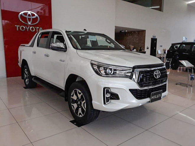 Toyota Việt Nam triệu hồi hơn 1.900 xe bán tải Hilux vì lỗi trợ lực phanh - 1