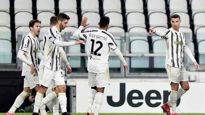 Video Juventus - Crotone: Ronaldo rực sáng, bay vào top 3 - 1