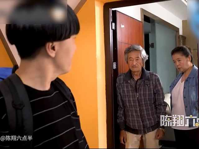 Video Clip Cười - Sau 10 năm mới về thăm nhà chàng trai nhận nhầm cả bố mẹ