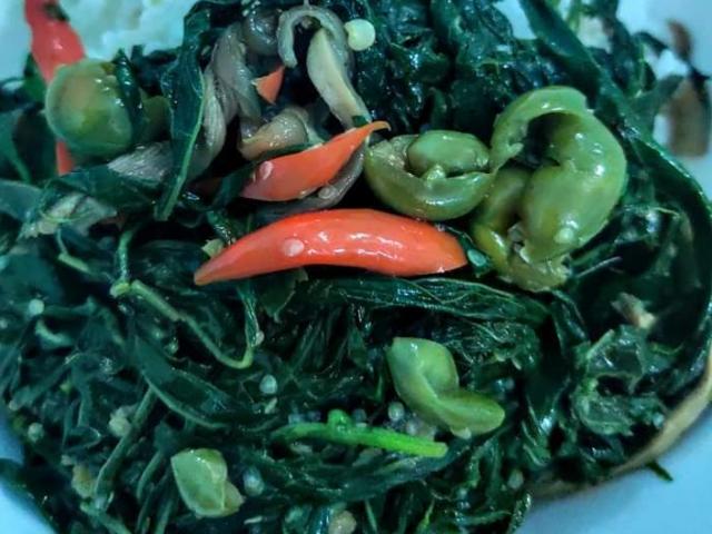 Ẩm thực - Nấm mối nấu với rau dại trong vườn thành món "gây thương nhớ"