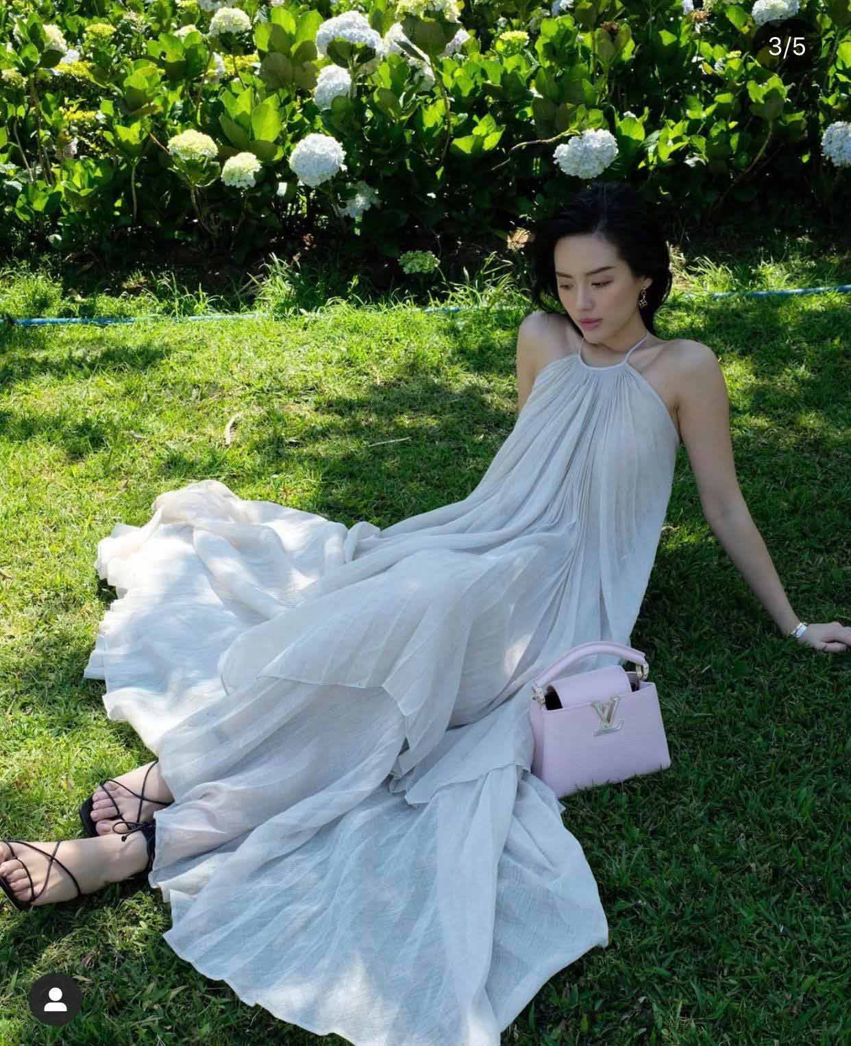 Cách mặc yếm cách điệu xinh xắn của fashionista Khánh Linh - 5