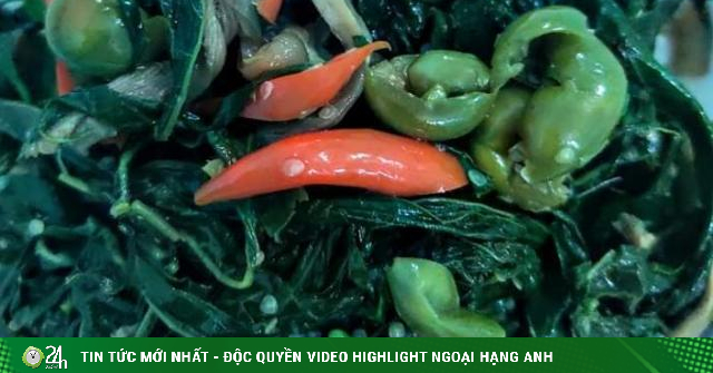 Nấm mối nấu với rau dại trong vườn thành món gây thương nhớ
