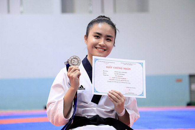 Cẩm Tiên từng giành HCV đồng đội nữ tại giải vô địch Taekwondo Đông Nam Á 2019