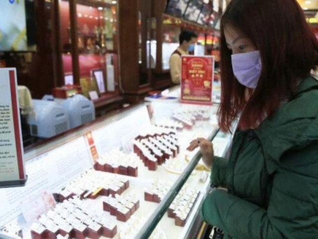 Kinh doanh - Những người mua vàng ngày Thần Tài giờ lỗ, lãi ra sao?