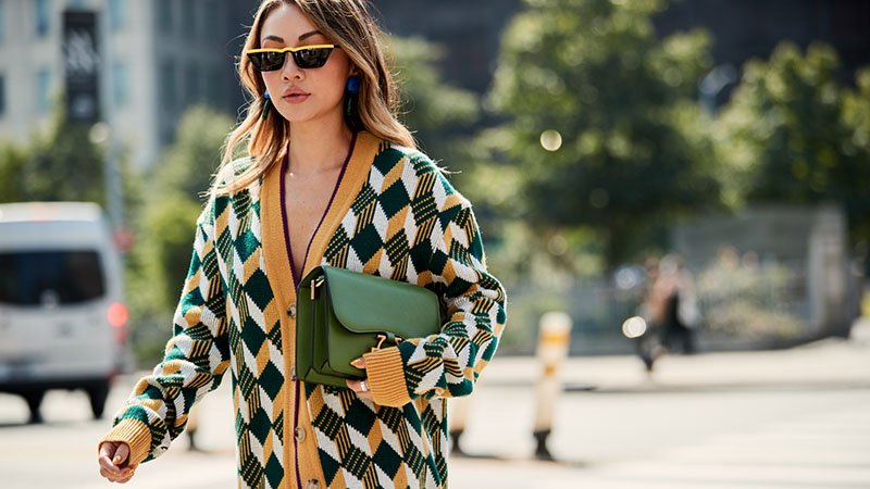 Tuyển tập cách mặc áo cardigan - chiếc áo cô gái nào cũng phải có - 15