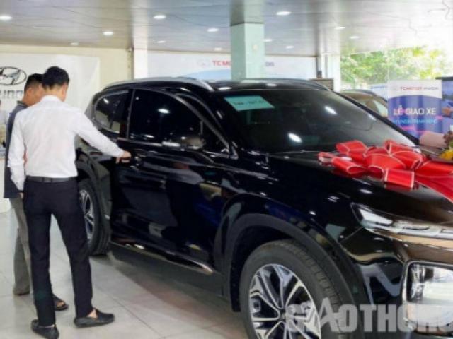 Tin tức ô tô - Ra Tết đại lý ô tô vắng lặng, nhiều mẫu xe giảm giá hết nấc