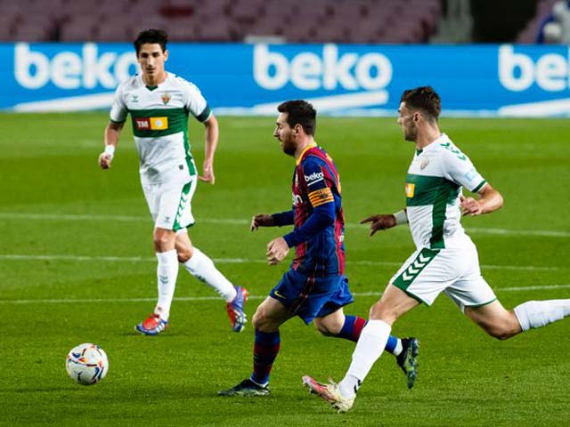 Messi tung hoành giữa vòng vây các cầu thủ Elche