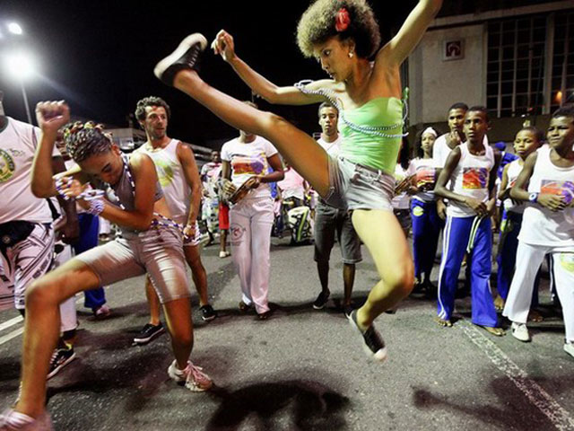 Tranh vui - Bật cười với khoảnh khắc hài hước của những con người lầy lội