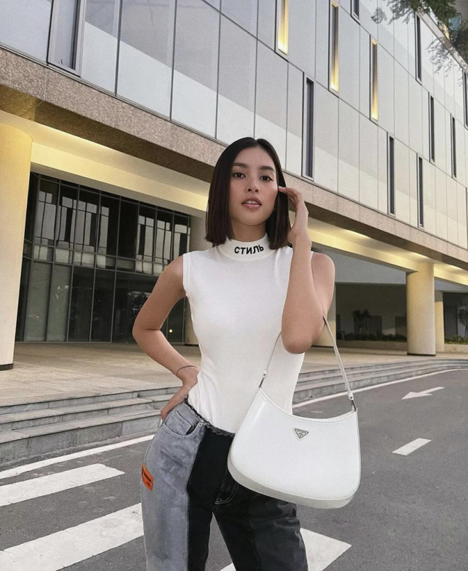 Hoa hậu Tiểu Vy mặc đơn giản vẫn đẹp hút hồn, Mai Phương Thuý diện váy cúp ngực nóng bỏng - 1