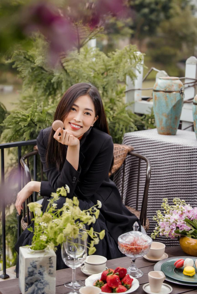 Hoa hậu Tiểu Vy mặc đơn giản vẫn đẹp hút hồn, Mai Phương Thuý diện váy cúp ngực nóng bỏng - 7