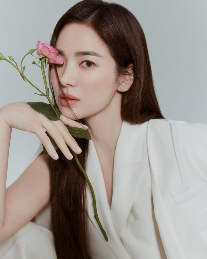 Song Hye Kyo đăng ảnh quảng cáo sương sương nhưng thần thái chuẩn “nữ thần” - 5