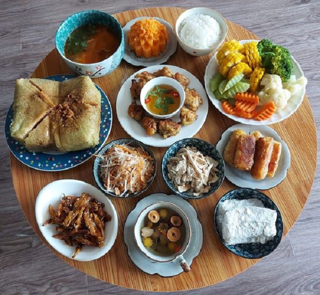 Mâm cỗ chay với hàng chục món được nhiều người đặt để cúng rằm tháng Giêng