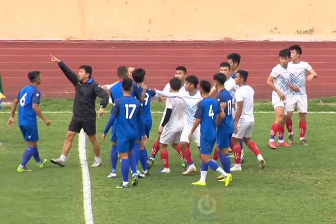 Cầu thủ Nam Định và Phú Thọ&nbsp;không giữ được cái đầu nóng trên sân