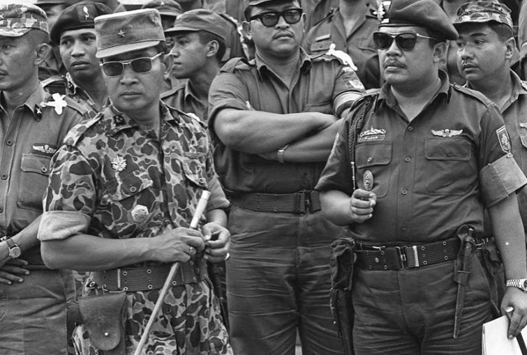Nhà độc tài Suharto (trái) từng nắm quyền ở Indonesia trong 31 năm.