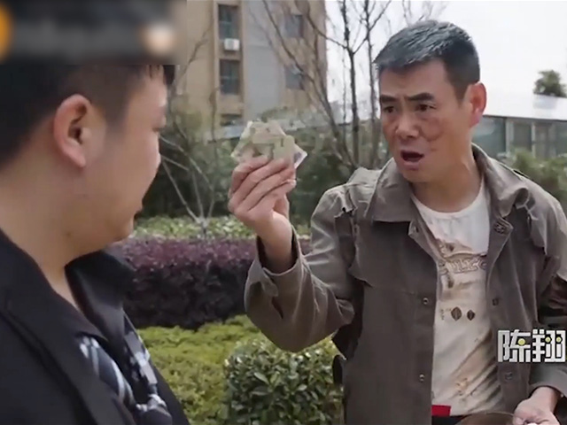 Video Clip Cười - Sống ở đời đừng vội khinh thường người khác, luật nhân quả luôn hiện hữu