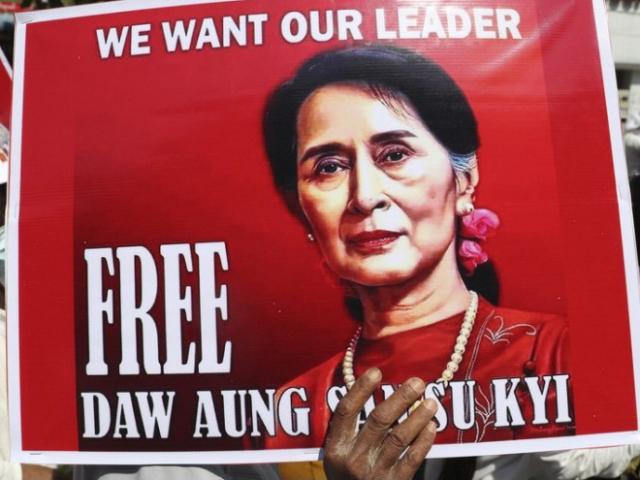 Nhà lãnh đạo Myanmar bị quân đội đưa tới nơi bí mật?