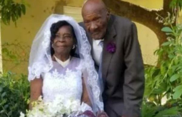 Sau 10 năm cưa cẩm, "phi công" 73 tuổi kết hôn với cụ bà 91 tuổi - 1