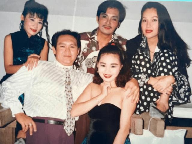 Phim - Cuộc đời sóng gió của sao "Ván bài lật ngửa" 4 đời vợ nhưng chưa từng làm "chú rể"