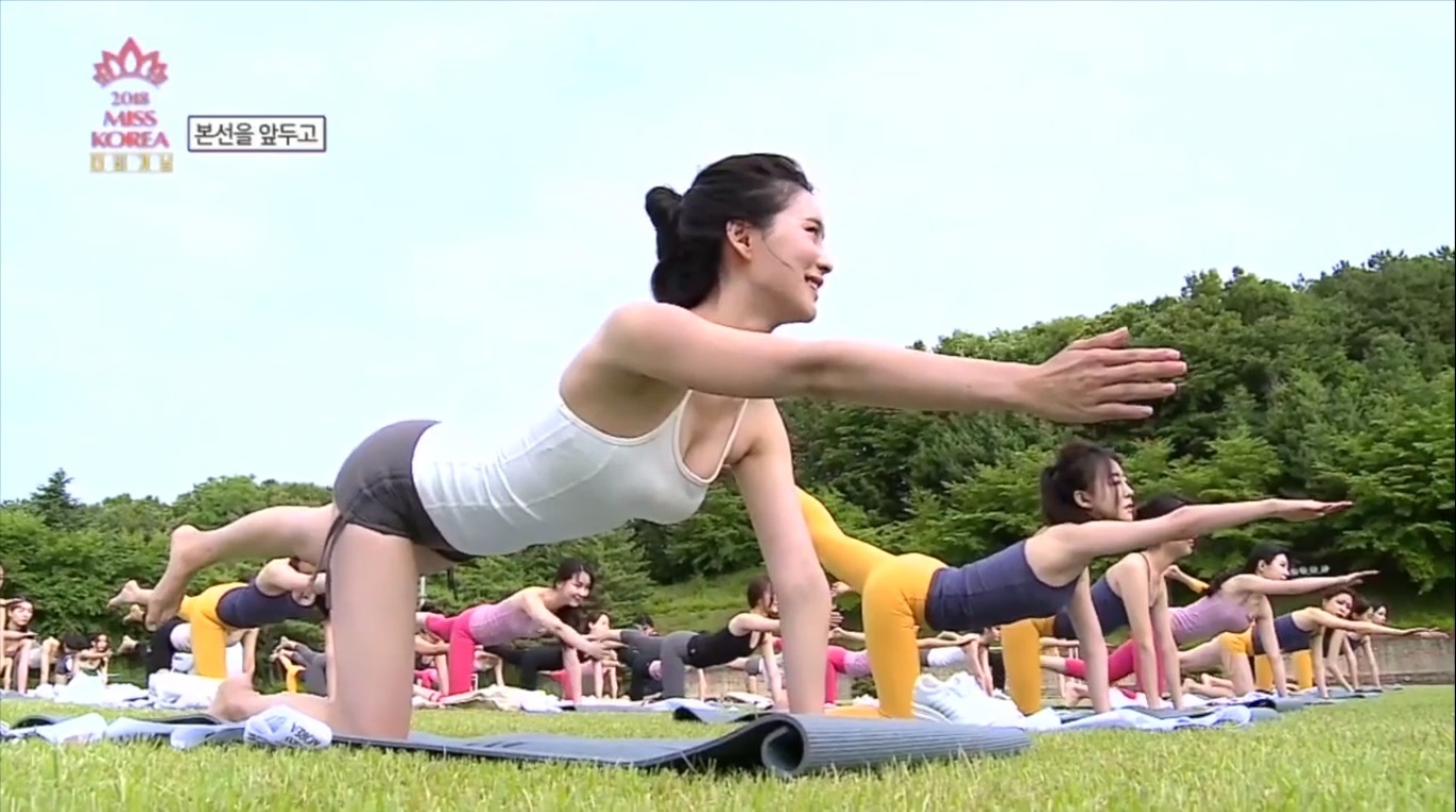Dàn thí sinh hoa hậu Hàn Quốc rơi vào tình huống kém duyên vì đồ tập yoga - 1