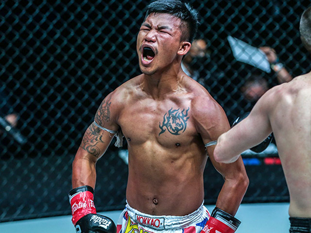 Thể thao - Đối thủ khiếp vía: “Người sắt” Rodtang đứng im chịu đòn, tự đấm vào mặt