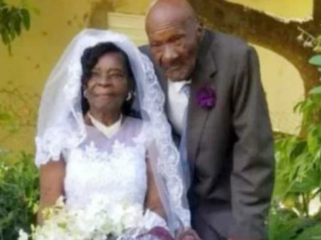 Bạn trẻ - Cuộc sống - Sau 10 năm cưa cẩm, "phi công" 73 tuổi kết hôn với cụ bà 91 tuổi