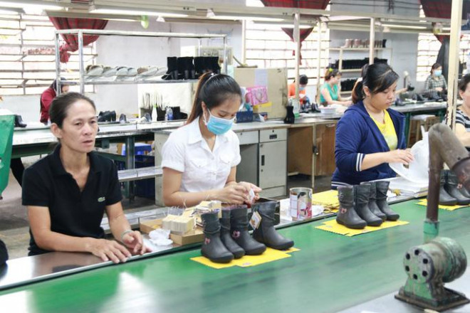 - Lao động nam sinh tháng 12-1970 và lao động nữ sinh tháng 12-1975 được xác định bị suy giảm khả năng lao động từ 81% trở lên trước ngày 1-1-2021.