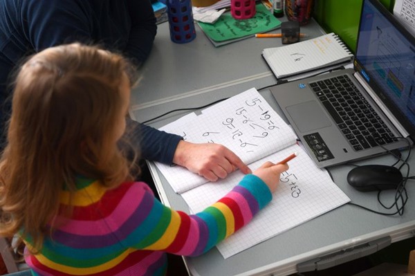 Một học sinh lớp 3 mà được giao bài tập Toán rất khó. Ảnh minh họa: Getty Images.