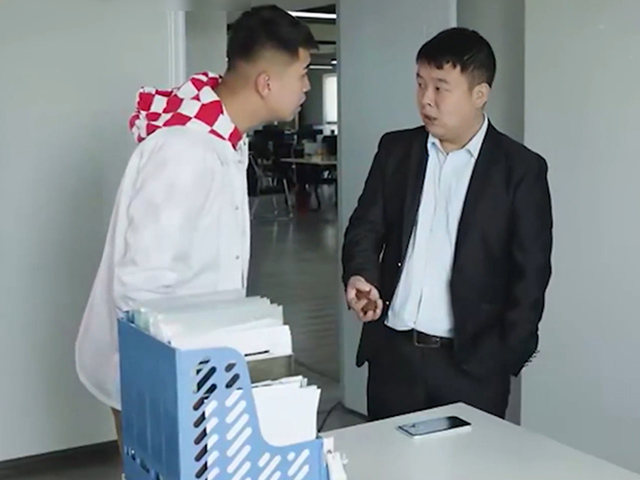 Video Clip Cười - Quan tâm sếp không đúng cách và cái kết cay đắng