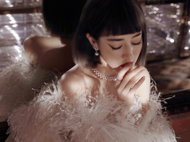 Thời trang - Hiếm hoi lắm Địch Lệ Nhiệt Ba mới chịu cảnh kém sắc trên thảm đỏ vì chọn nhầm tạo hình