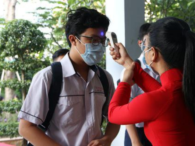 Giáo dục - du học - Hình ảnh học sinh TP HCM trở lại trường sau kỳ nghỉ dài